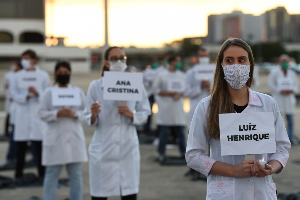 Profissionais de saúde protestam em Brasília