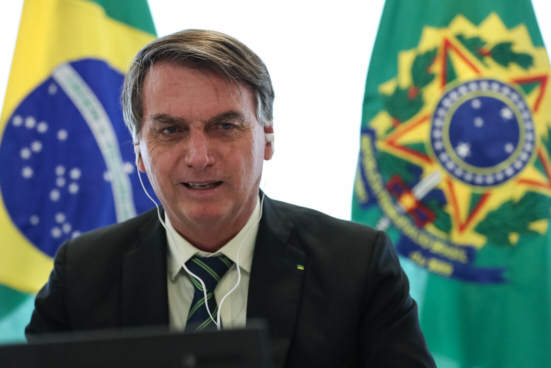 Presidente Jair Bolsonaro em videoconferência com o presidente da Polônia