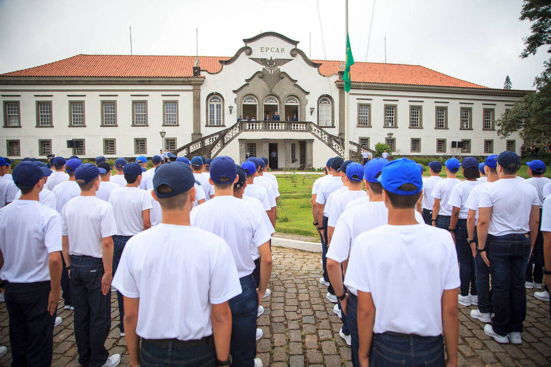 Alunos da Escola Preparatória de Cadetes do Ar (EPCAR), em Barbacena (MG)