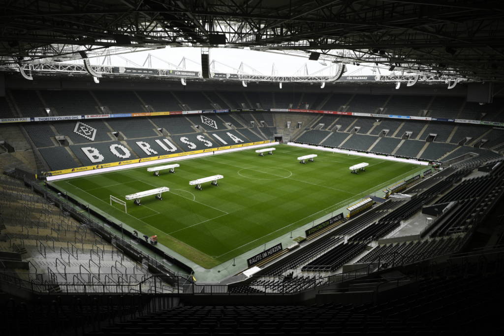 Futebol alemão retorna sem torcida