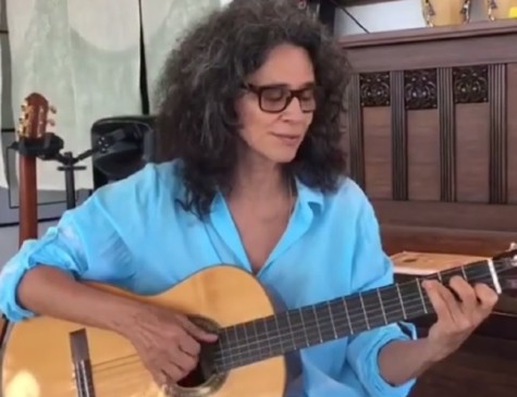 Simone segue promovendo lives aos domingos