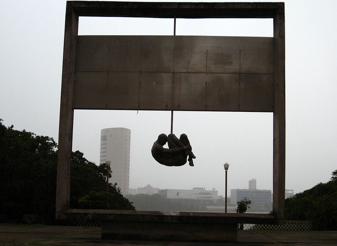 Monumento tortura nunca mais, na Rua da Aurora