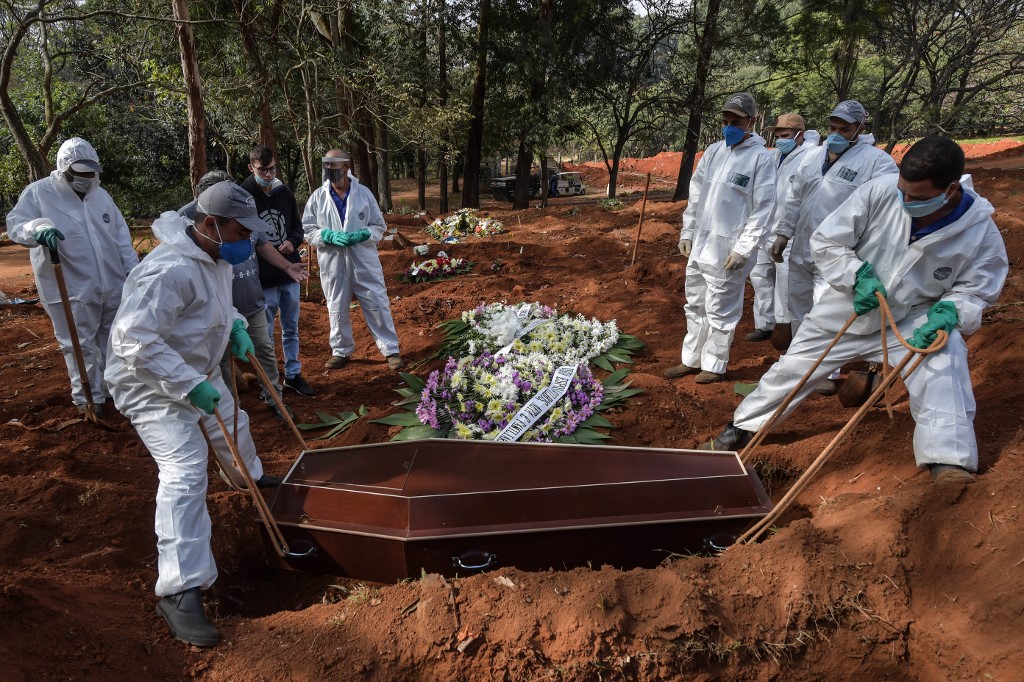 Número de sepultamentos no Brasil aumentou nos últimos meses