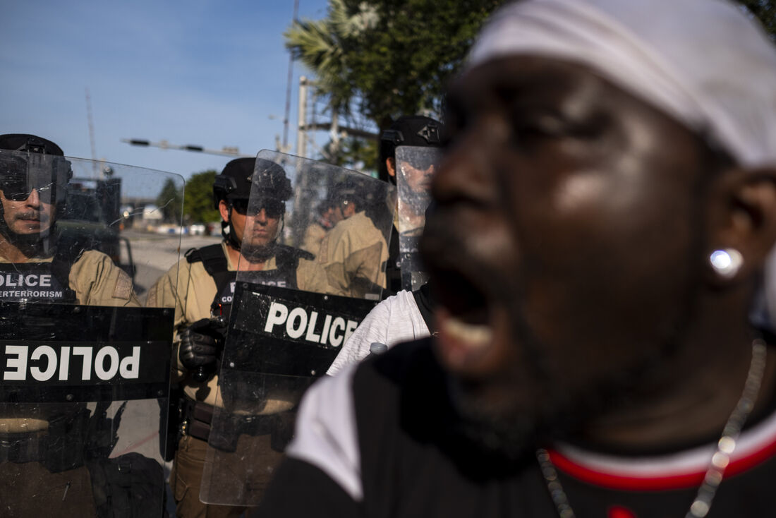 Refugiados afrivanos participam dos protestos contra o racismo e a violência policial nos Estados Unidos