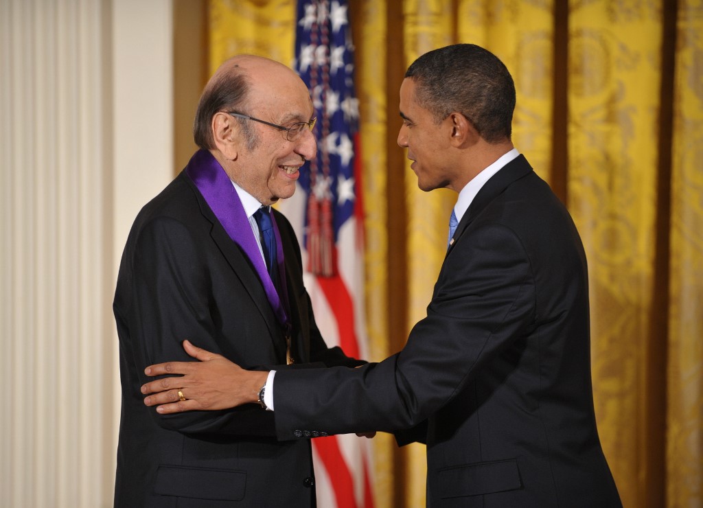 Milton Glaser recebeu medalha americana das artes em 2009, do então presidente Barack Obama