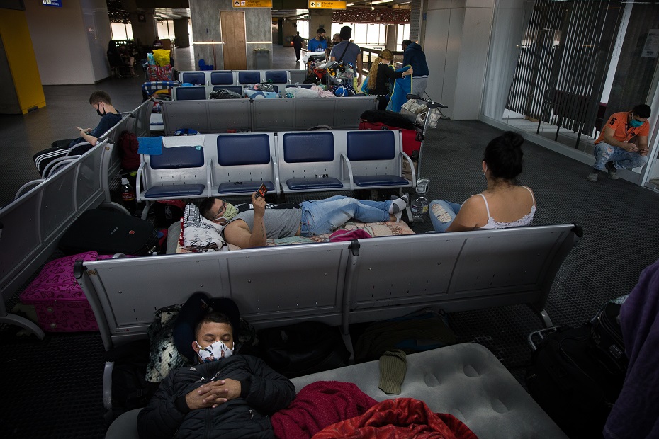 Colombianos no aeroporto de Guarulhos