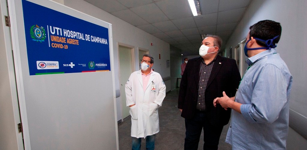 Secretário estadual de Saúde, André Longo, visita Hospital de Campanha em Caruaru