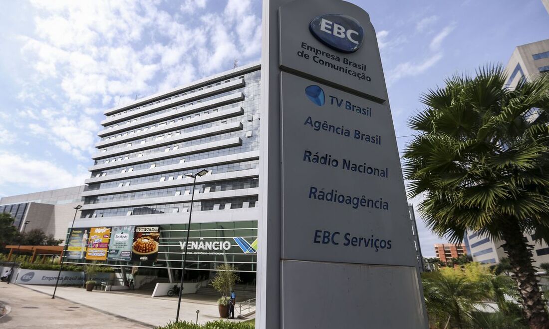 Vinculada à Secom também está a Empresa Brasil de Comunicação (EBC), que controla a Agência Brasil, a TV Brasil e diversas rádios