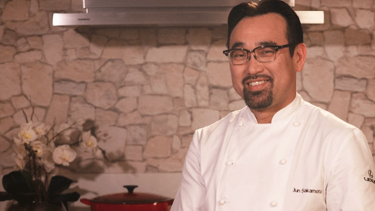 Sakamoto comanda um dos melhores restaurantes japoneses do Brasil
