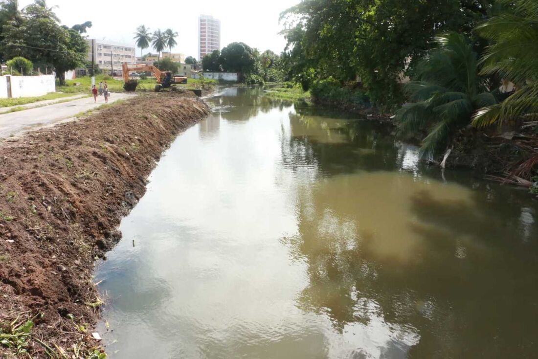 Quarta etapa do canal está sendo limpa.