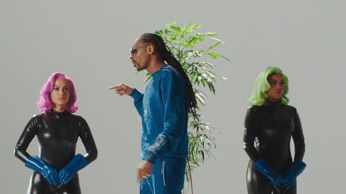 Anitta e Ludmilla no clipe de "Onda Diferente"