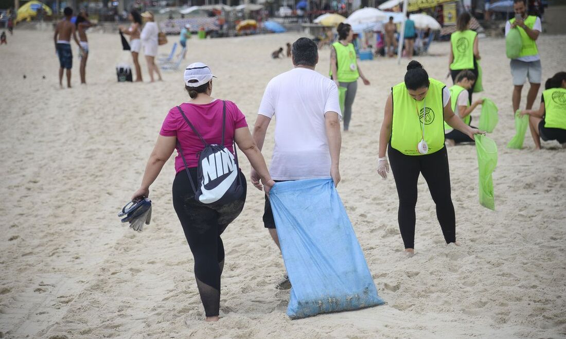 Ação em praia do RJ