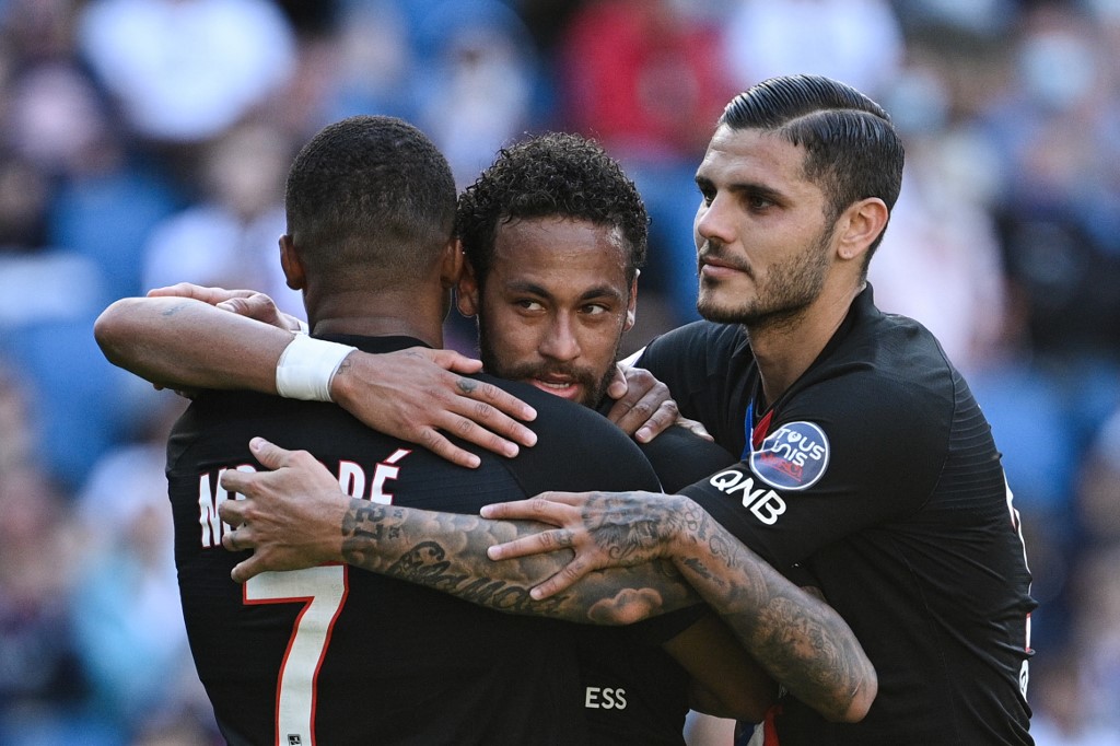 Neymar comemora gol com Mbappé e Icardi