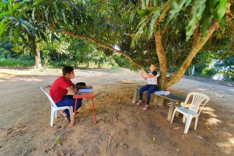 Edilson e a professora Joyce Barcelos