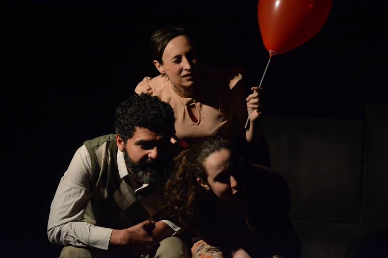 Cena do espetáculo 'Dois Amores e Um Bicho'