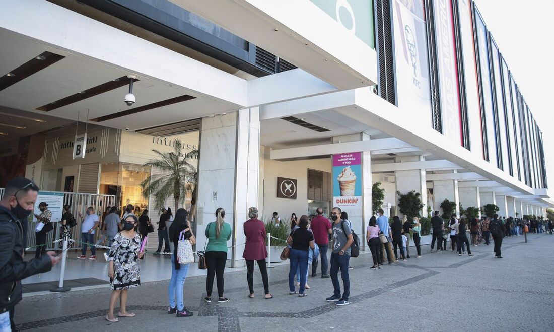 Reabertura de shopping, em Brasília