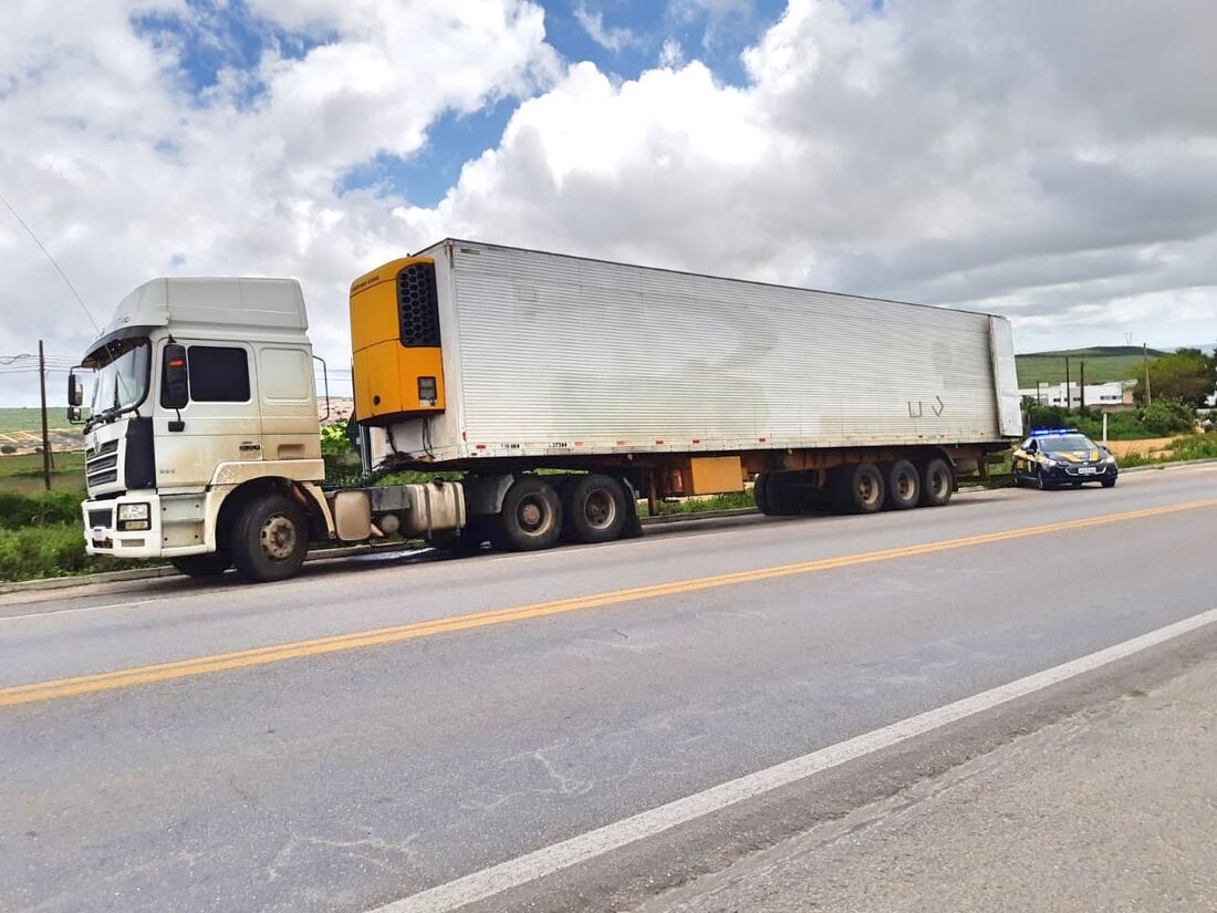 Caminhão já havia sido flagrado em dezembro de 2019 pela PRF de Minas Gerais, com a mesma irregularidade