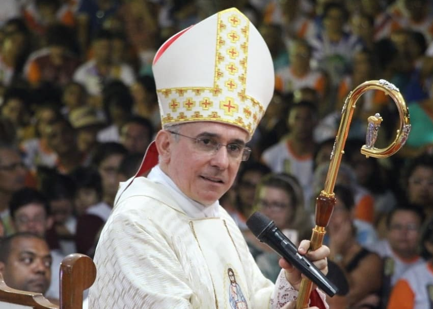 Natural da cidade alagoana de Penedo, dom Henrique foi ordenado padre pela Arquidiocese de Maceió