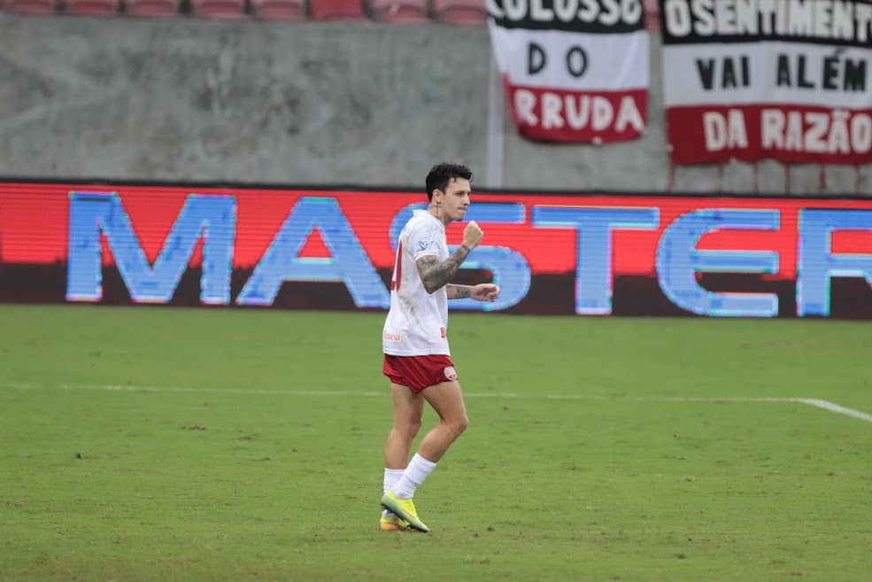 Jean Carlos pode fazer sua primeira partida como titular após ter se recuperado da Covid-19