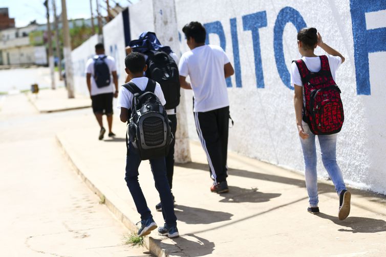 A partir do ECA tornou-se dever da família, da sociedade e do Estado assegurar com