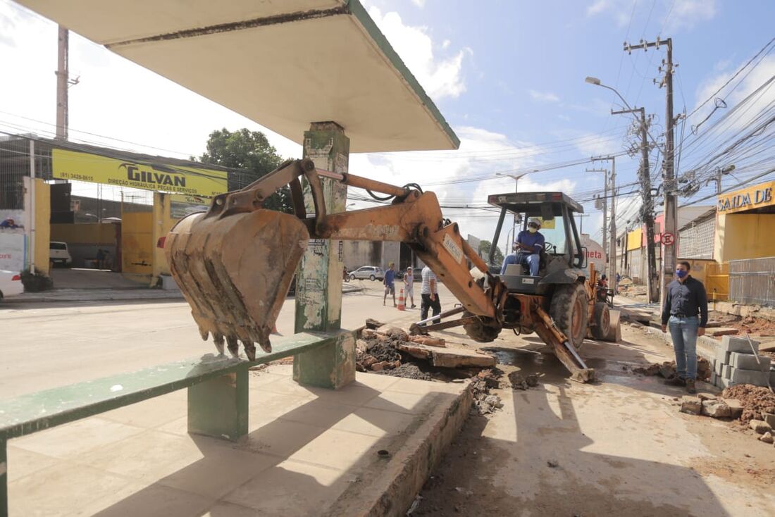 Obras na avenida Presidente Kennedy, em Olinda