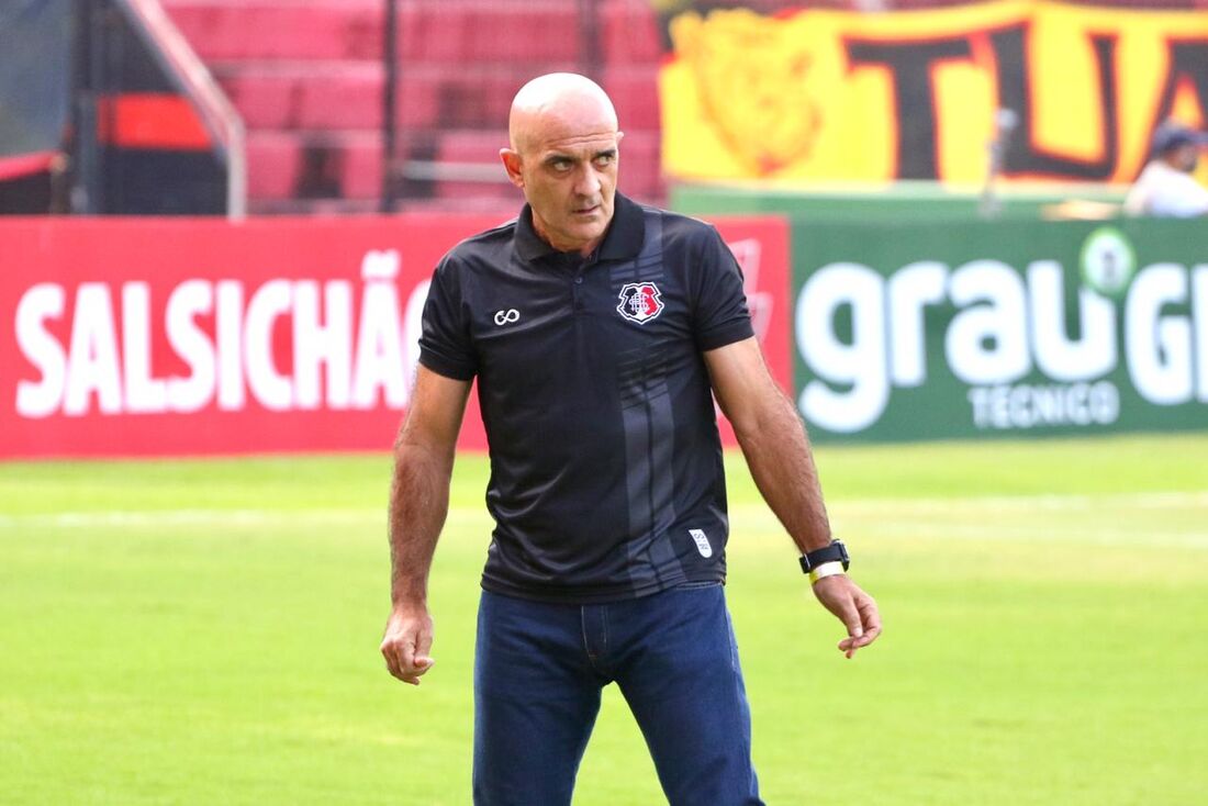 Itamar Schulle, técnico do Santa