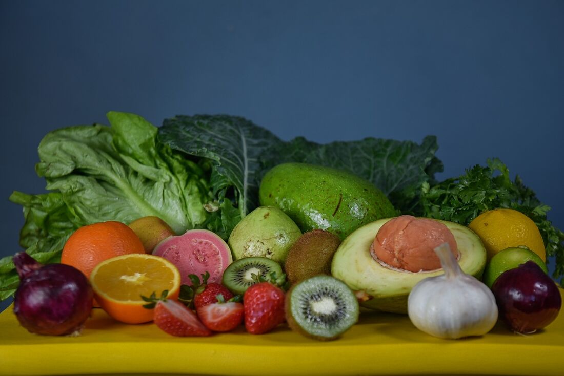 Hidratação e dieta balanceada, rica em frutas e vegetais, ajudam a manter boa imunidade