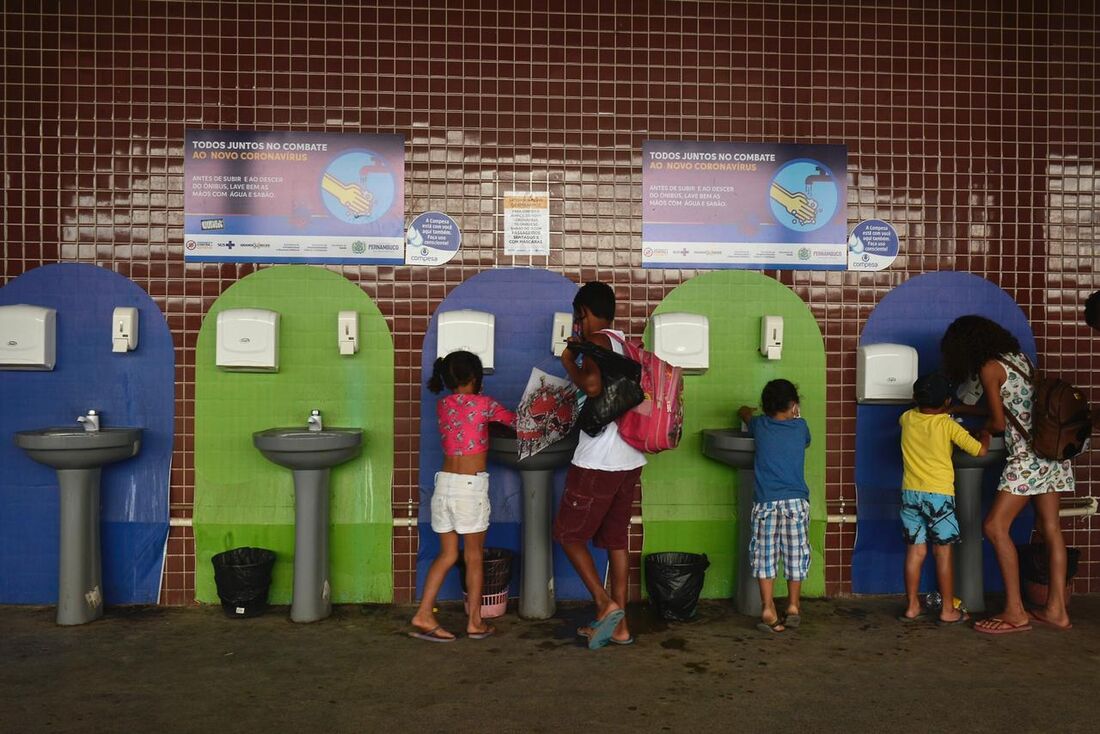 As pias do terminal só têm sabão em poucos horários do dia