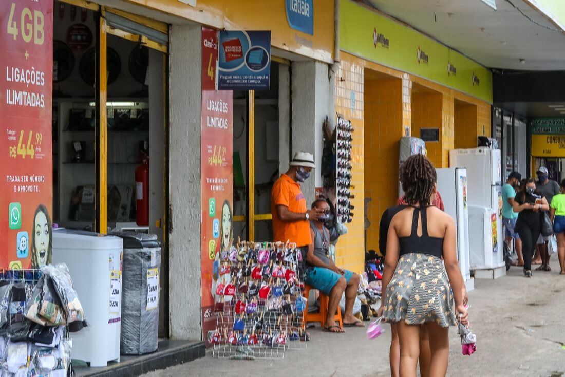 Autônomos ambulantes nas ruas de Jaboatão dos Guararapes