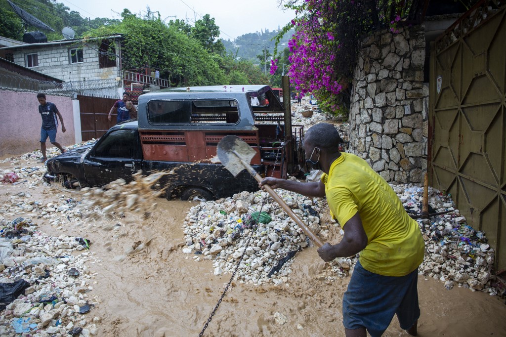 Tempestade Laura causa estragos no Haiti