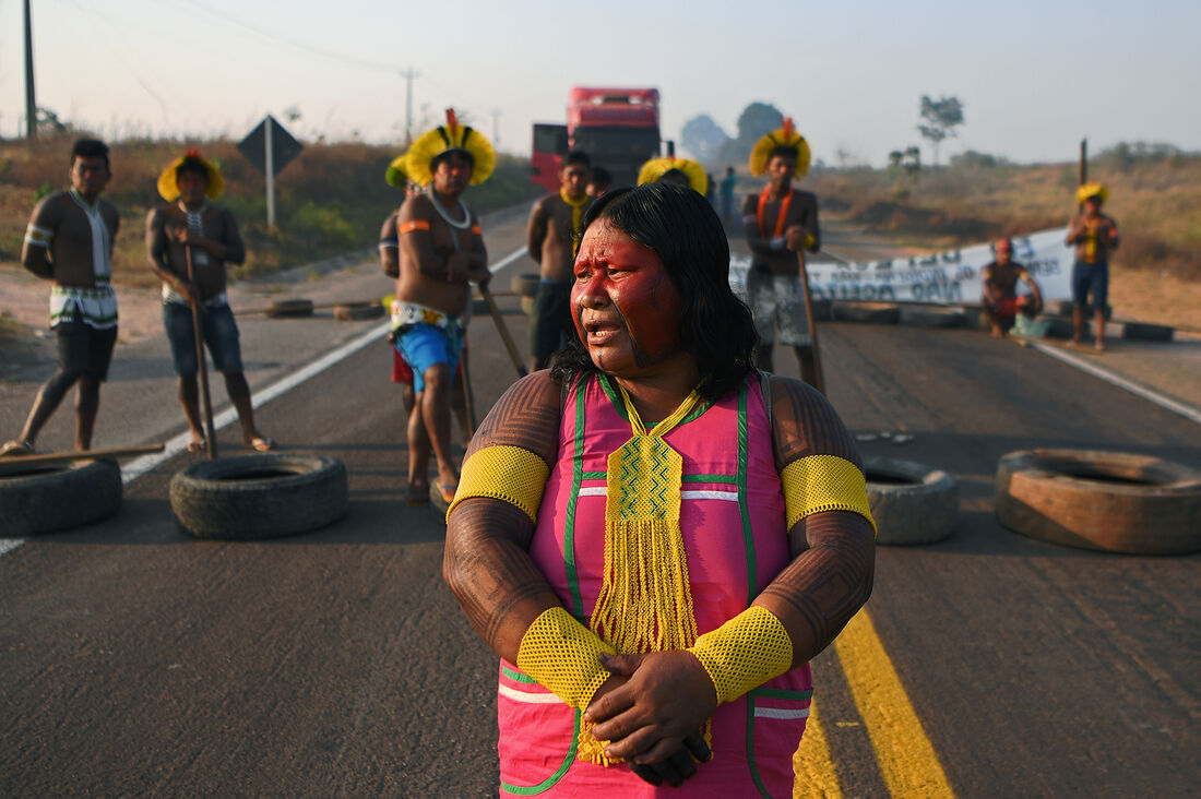 Indígenas kayapó em protesto na BR-163