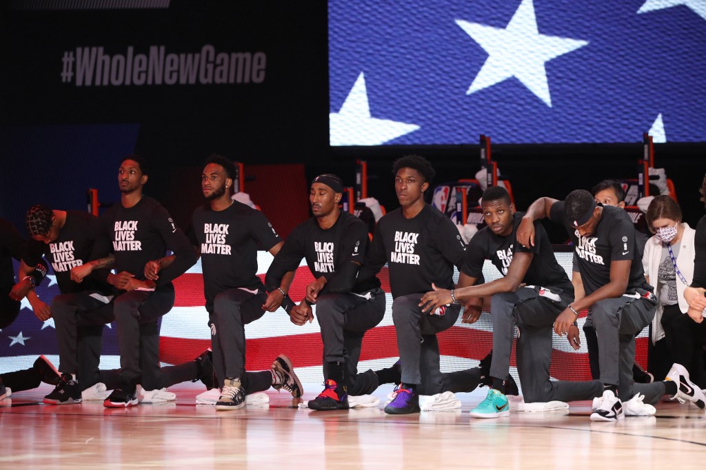 Jogadores usaram camisetas com a frase "Black Lives Matter" (Vidas Negras Importam)