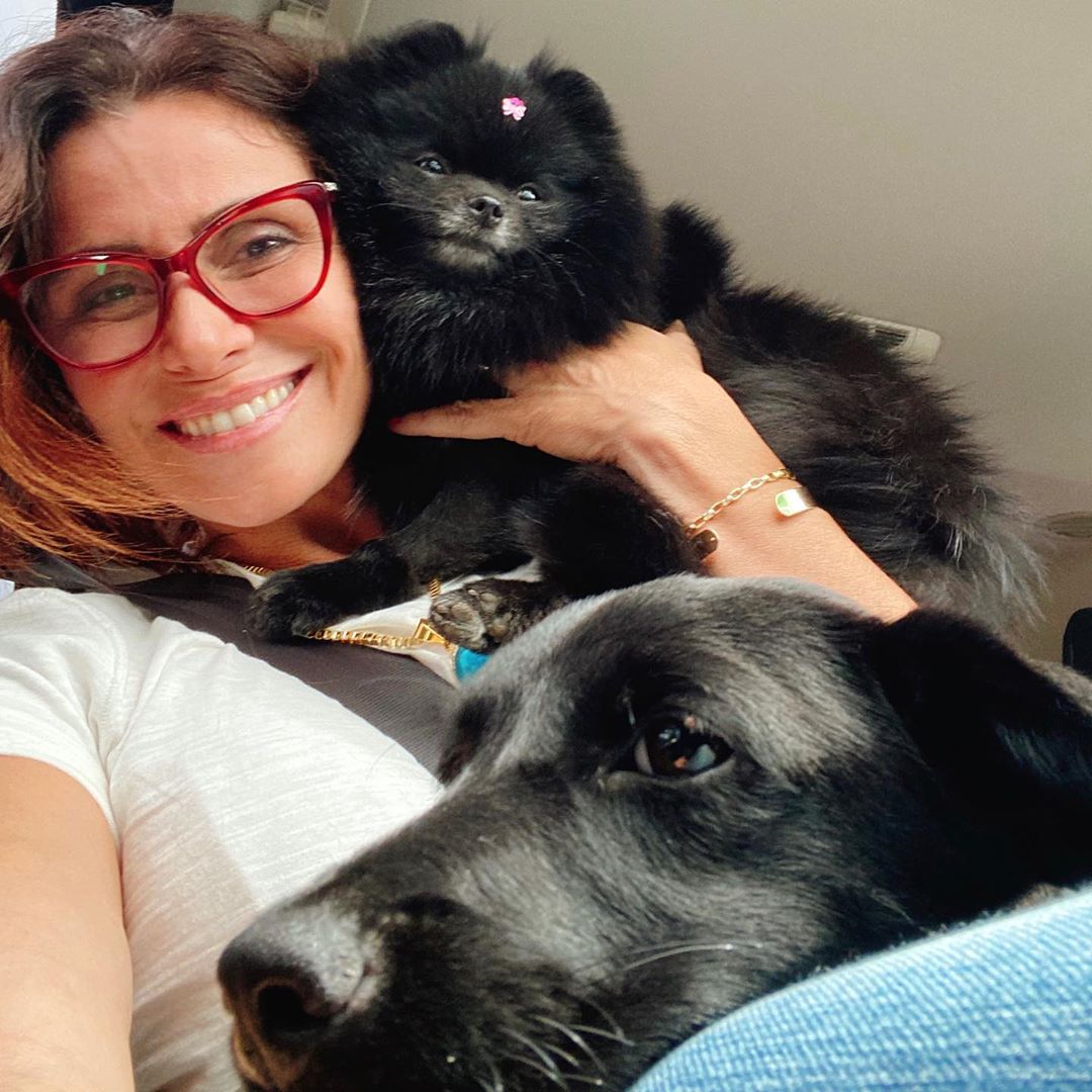 Giovanna Antonelli mostrando novo cachorro