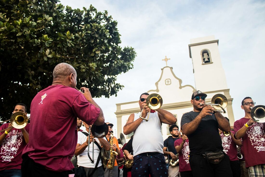 Troças Se Eu Flopar me Beija e A Porca fazem campanha para ajudar músicos de orquestra