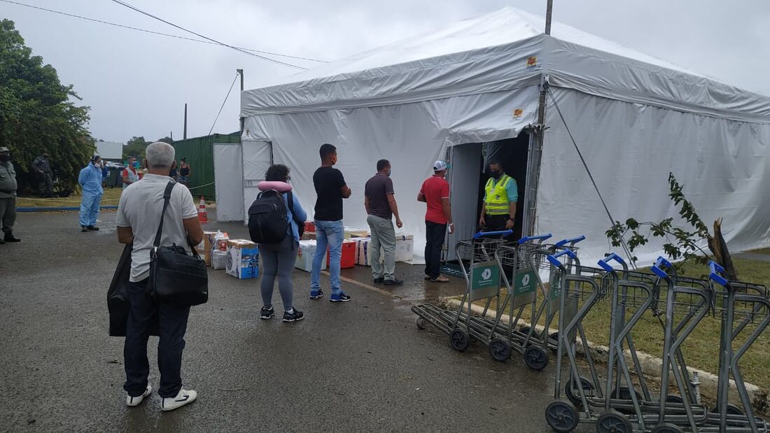 Tenda para retirada de bagagem