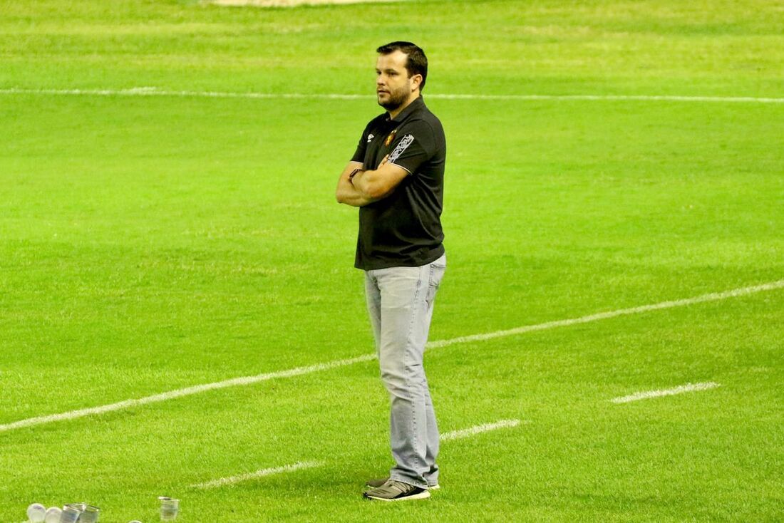 Daniel Paulista deixa cargo de treinador na Ilha do Retiro