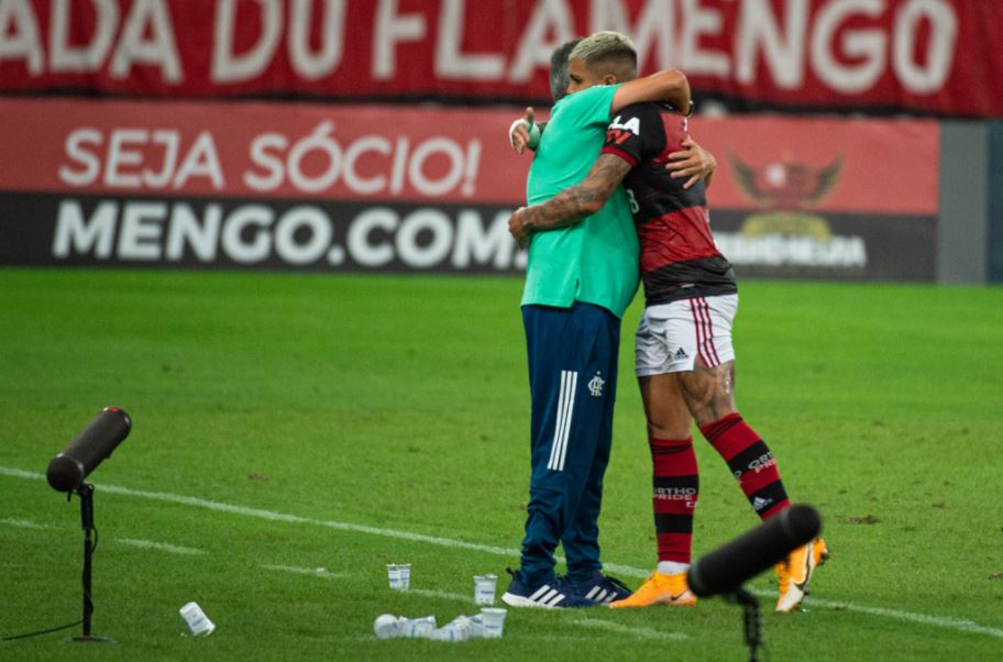 Gabriel Barbosa e Domènec, após gol