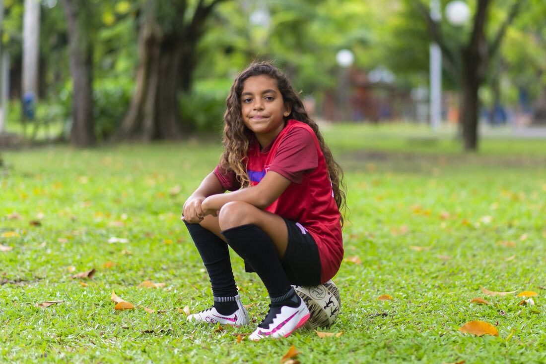 Após repercussão de vídeo, Lari Gol é contemplada com patrocínio de dois  anos - Folha PE