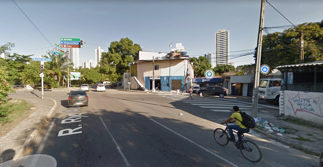 Obra interdita trecho de rua em Boa Viagem