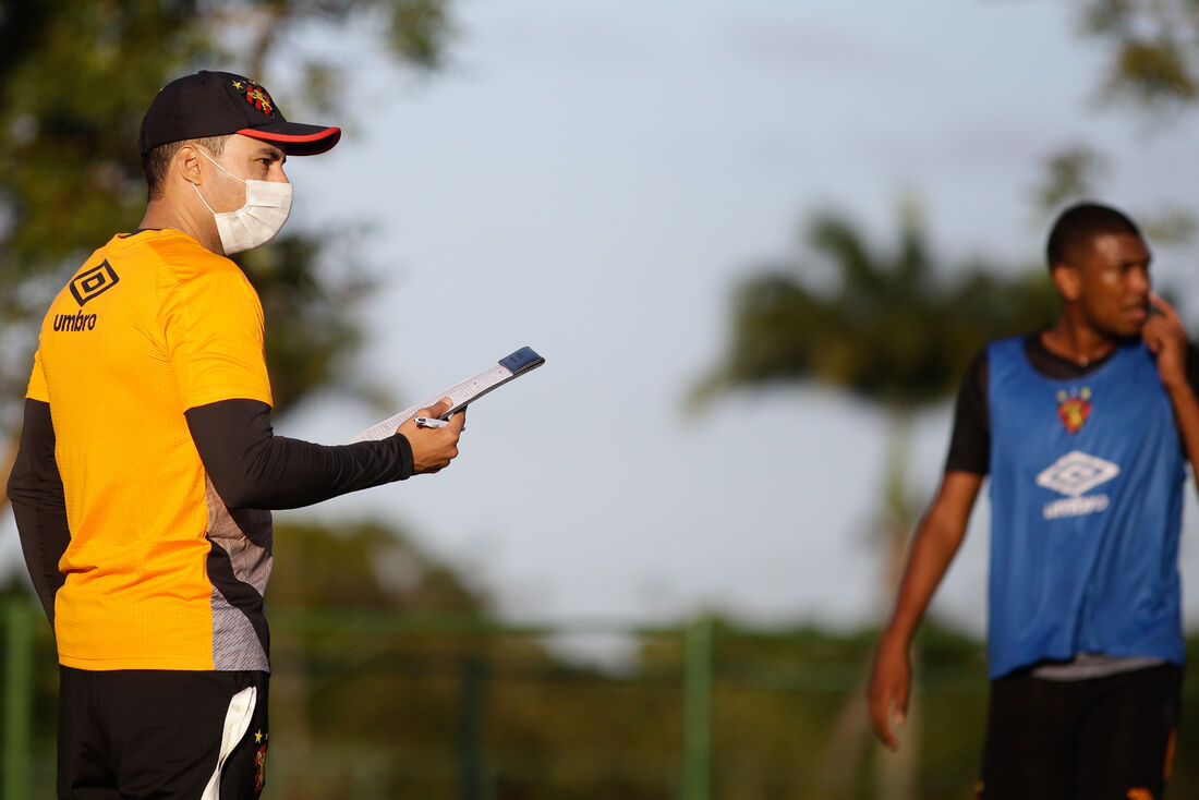 Jair Ventura comandou primeiro treino à frente do Sport, nesta terça (25)