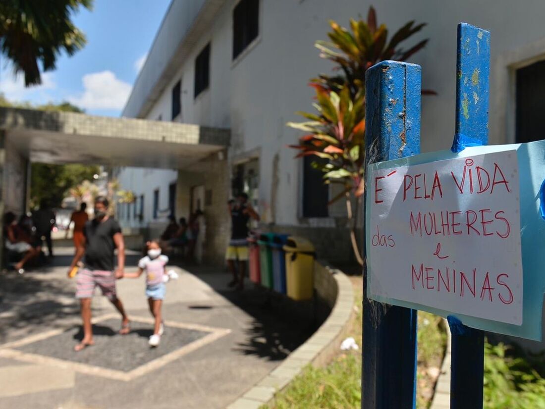 Esta semana, no Recife, grupos protestaram contra e a favor de procedimento realizado em criança de 10 anos vítima de estupro