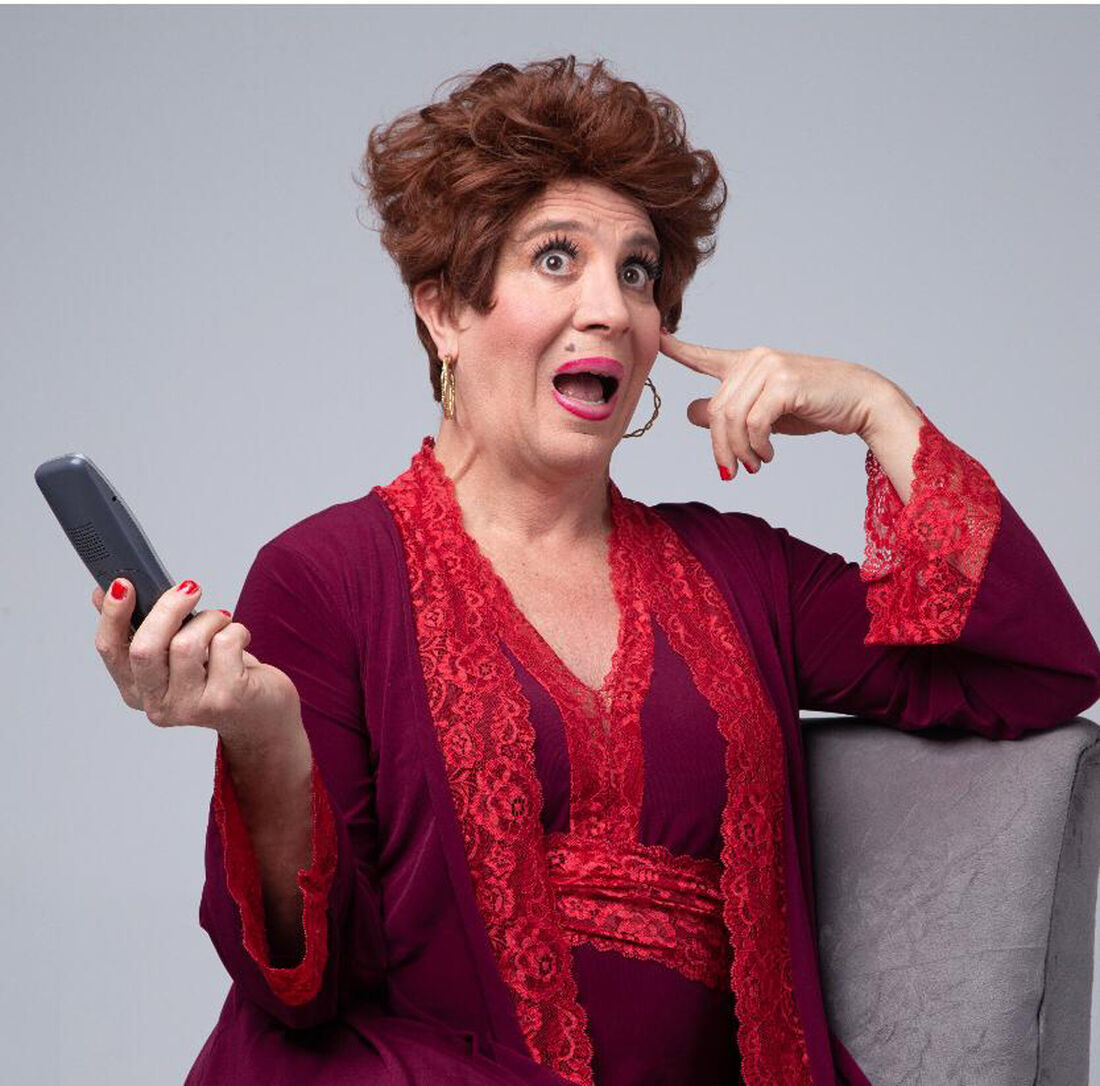 Ator estreia o monólogo “A Vida é Sua, A Norma é Nossa” no sympla