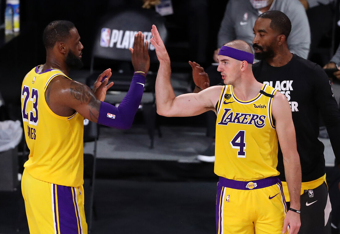 LeBron James e Alex Caruso