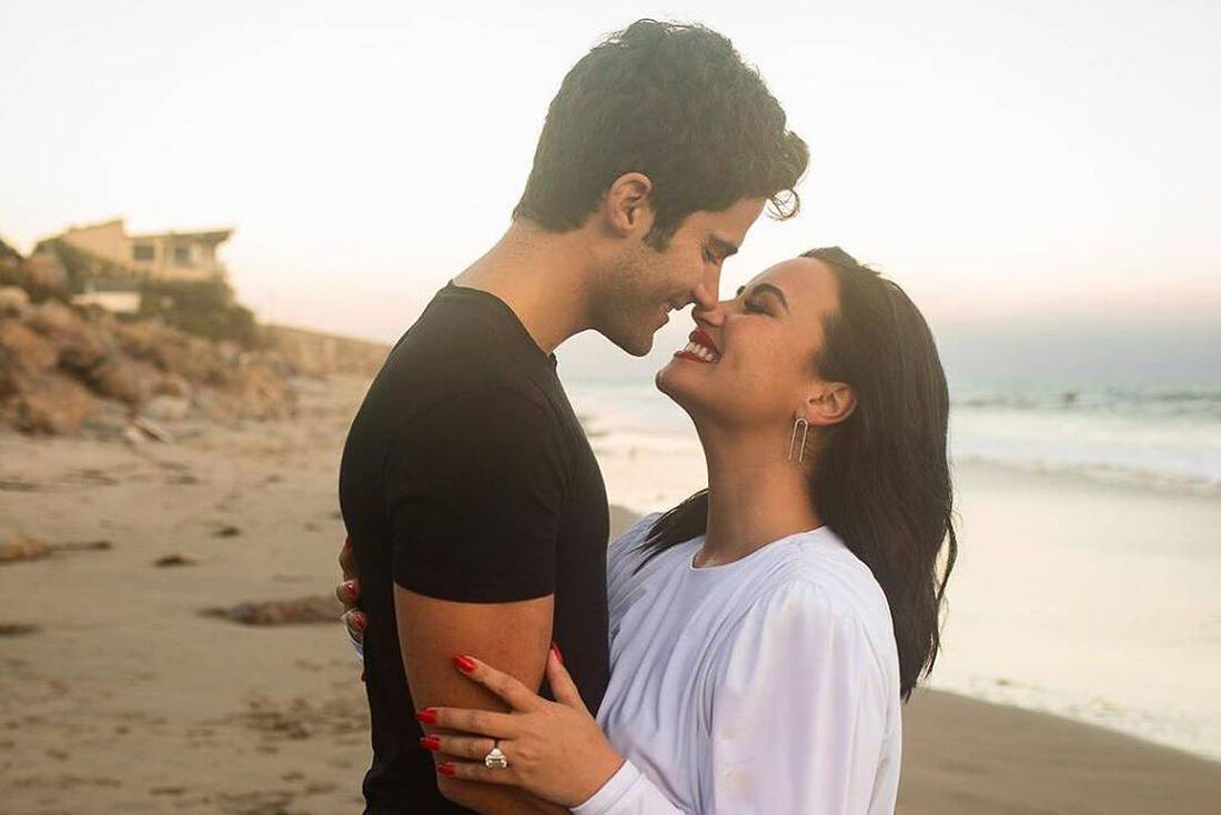 Demi Lovato e o agora ex-noivo Max Ehrich