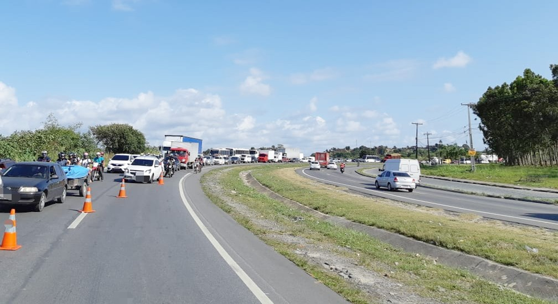 Ciclista desviou bicicleta para a rodovia, quando foi atingido por caminhão