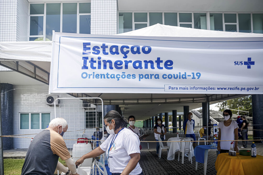 Estação Itinerante da Prefeitura do Recife para orientação sobre a Covid-19