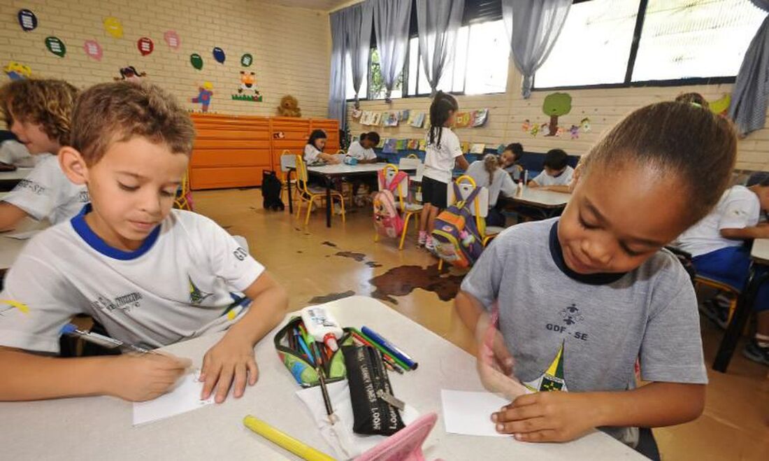 De acordo com a decisão, a suspensão vale até que os estudantes e professores sejam vacinados contra o coronavírus