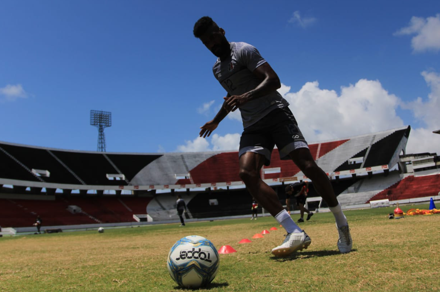 Célio Santos, zagueiro do Santa Cruz