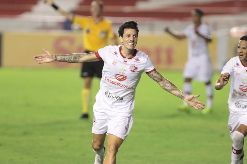 Jean Carlos comemora golaço em vitória do Náutico