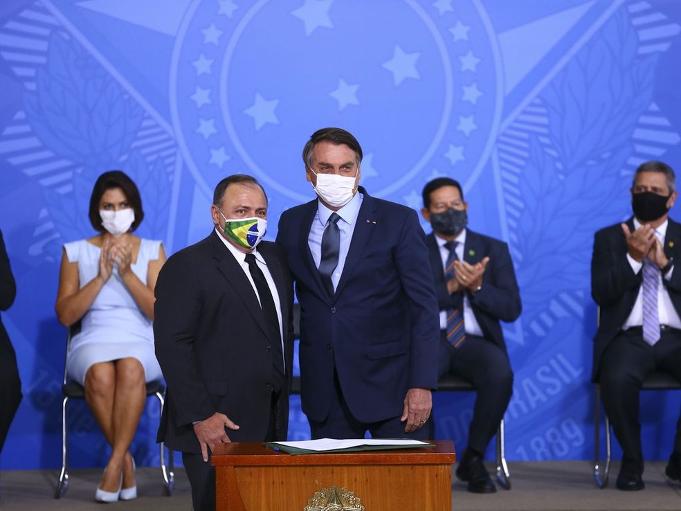 Pazuello e Bolsonaro, durante a posse do ministro da Saúde